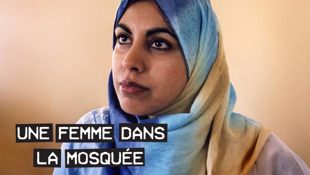 Une femme dans la mosquée